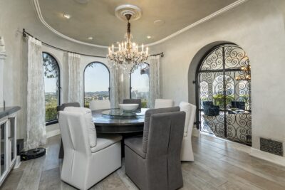 330 Kempton Rd Glendale CA - view